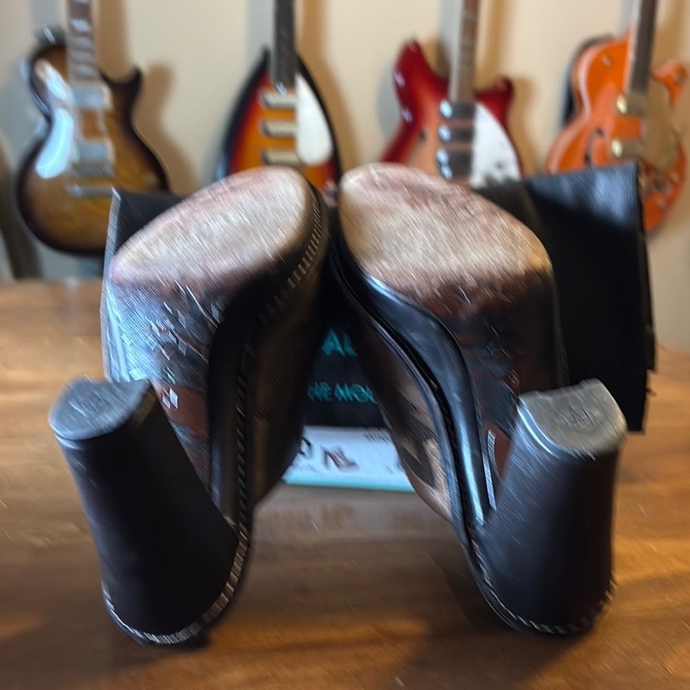 Donald J Pliner Leather Mules - Picture 7 of 7